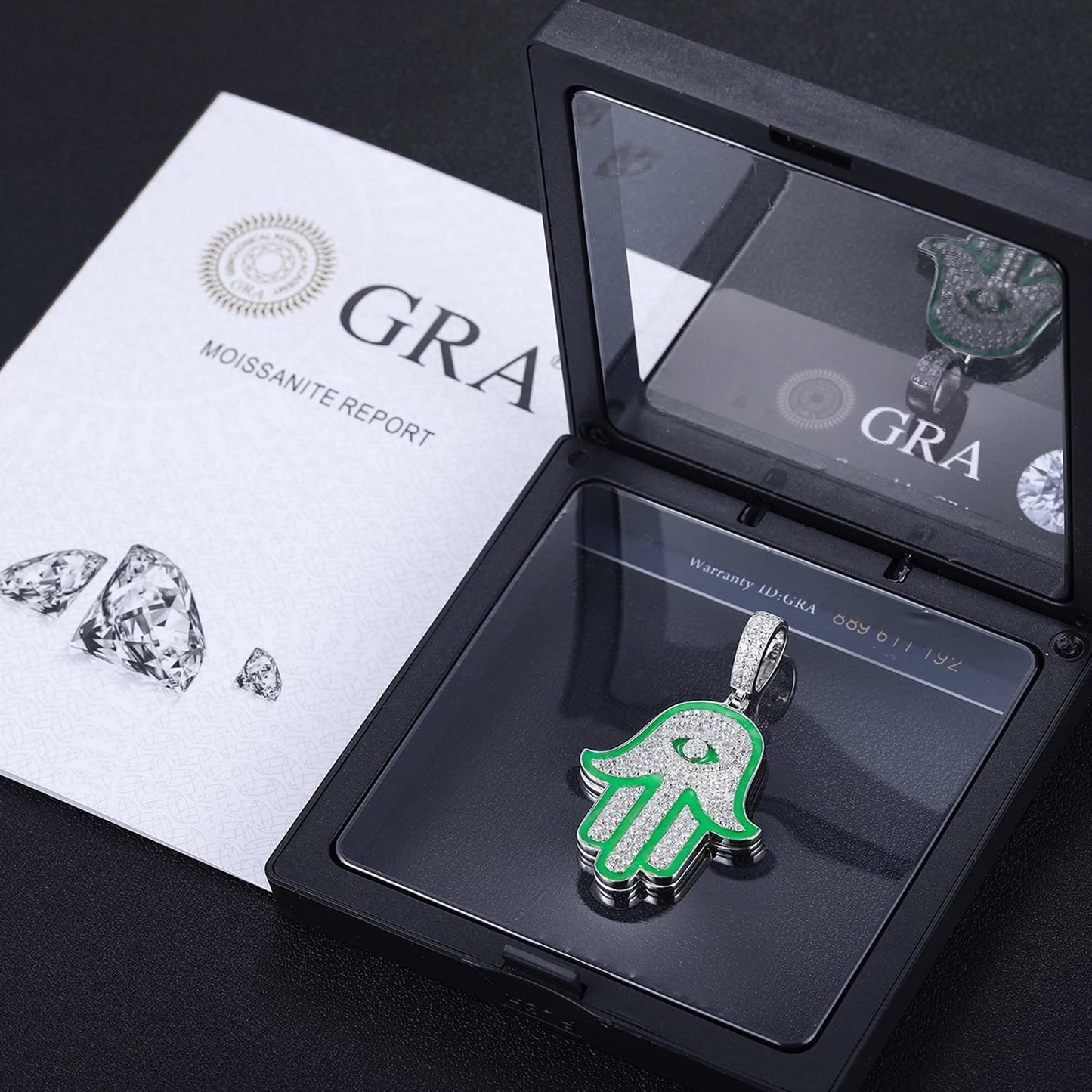 Zilveren Glow in the dark Hamsa hand met Moissanite diamanten